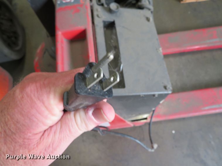 image for item DR0117 (4) Raymond 102T-F45L pallet jacks