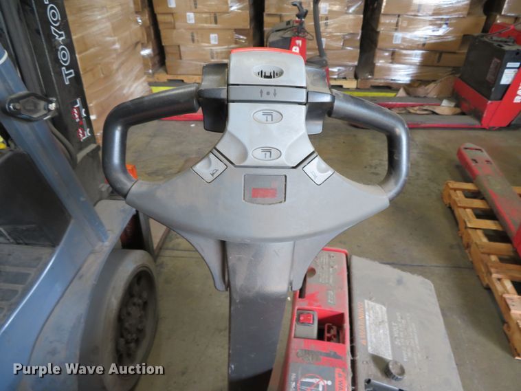 image for item DR0117 (4) Raymond 102T-F45L pallet jacks