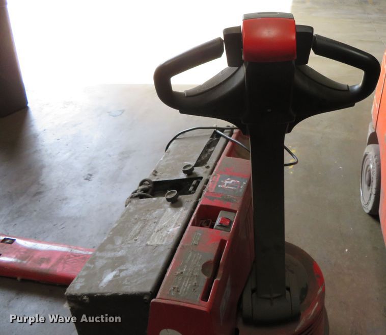 image for item DR0117 (4) Raymond 102T-F45L pallet jacks