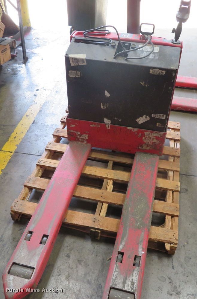 image for item DR0117 (4) Raymond 102T-F45L pallet jacks