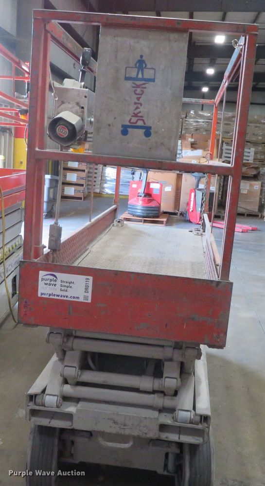 image for item DR0119 1997 Skyjack SJIII 3220  scissor lift