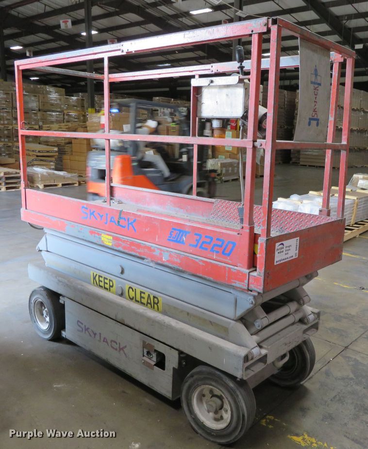 image for item DR0119 1997 Skyjack SJIII 3220  scissor lift