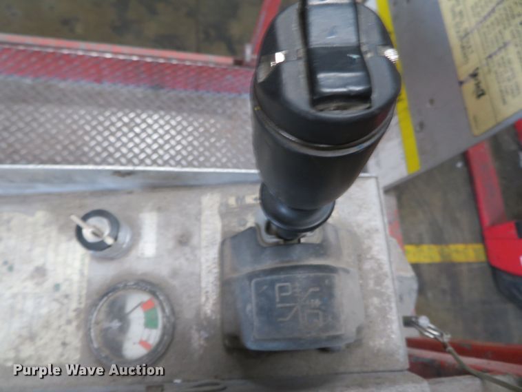 image for item DR0119 1997 Skyjack SJIII 3220  scissor lift