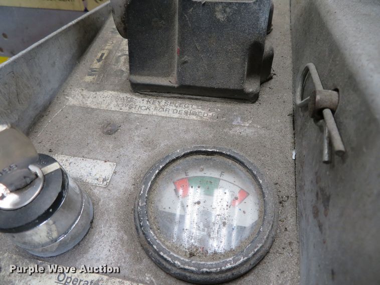 image for item DR0119 1997 Skyjack SJIII 3220  scissor lift