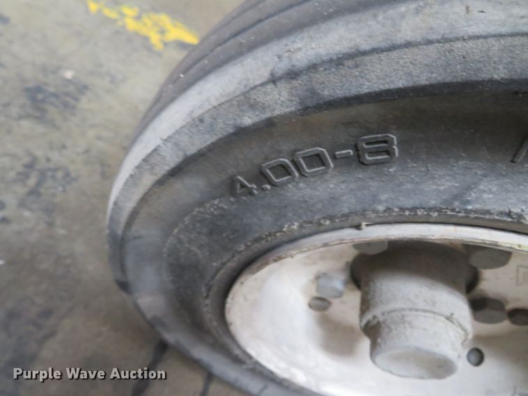 image for item DR0119 1997 Skyjack SJIII 3220  scissor lift