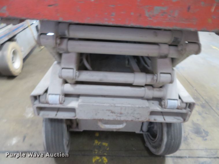 image for item DR0119 1997 Skyjack SJIII 3220  scissor lift