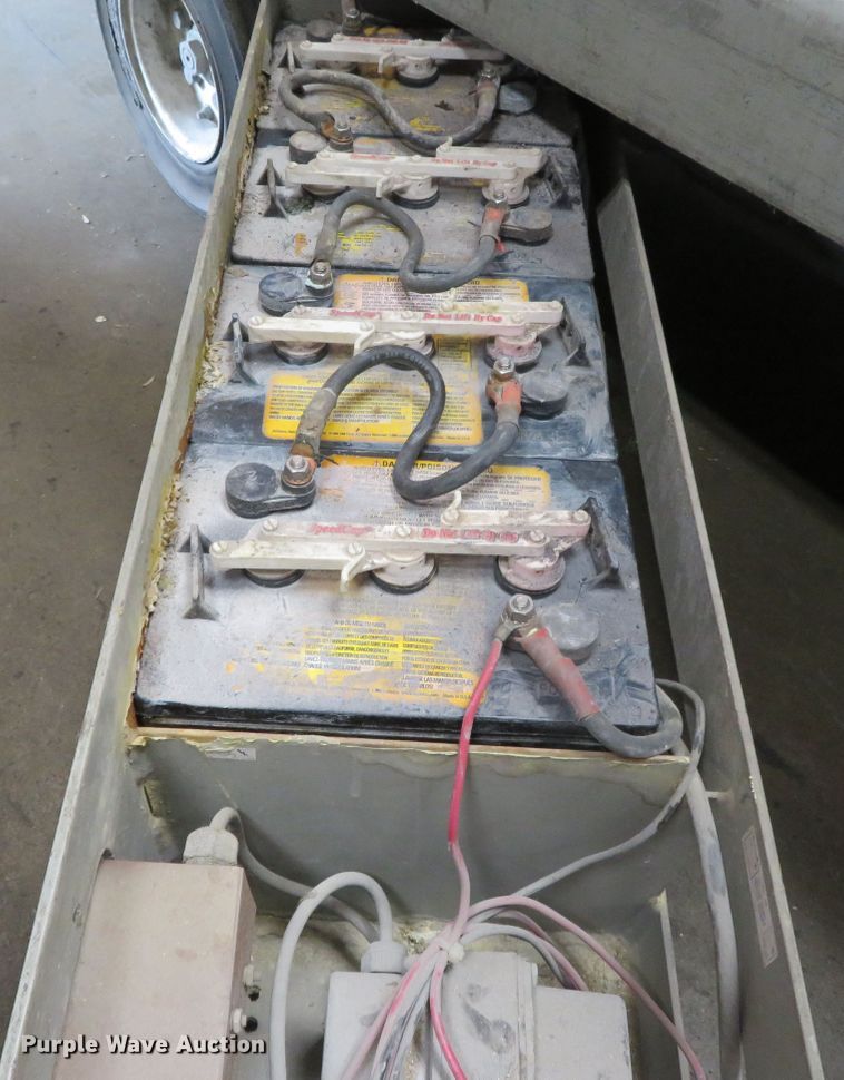 image for item DR0119 1997 Skyjack SJIII 3220  scissor lift