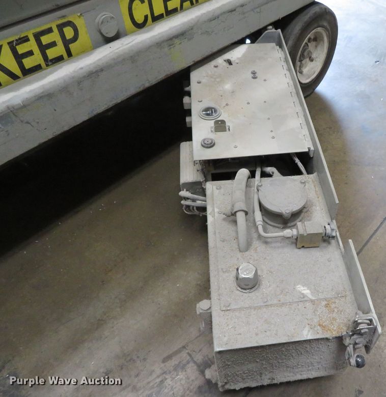 image for item DR0119 1997 Skyjack SJIII 3220  scissor lift