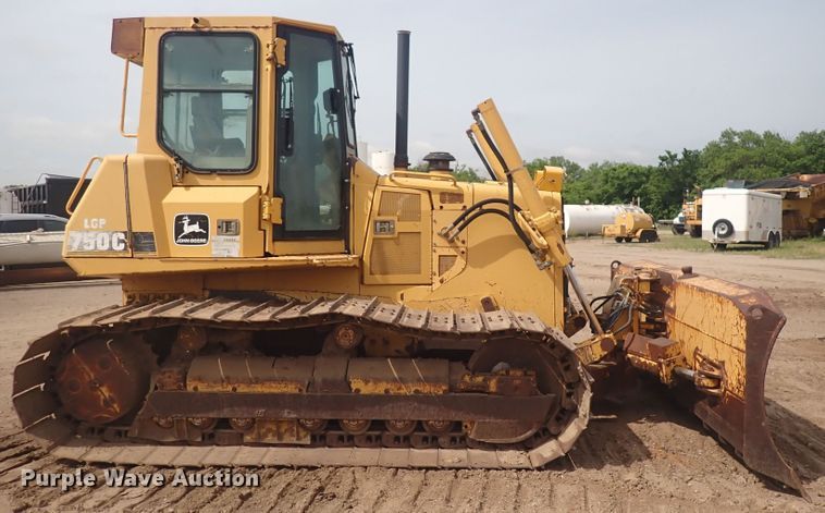 image for item DS7074 1999 John Deere 750C LGP  dozer