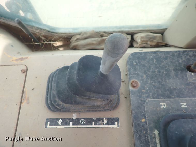 image for item DS7074 1999 John Deere 750C LGP  dozer