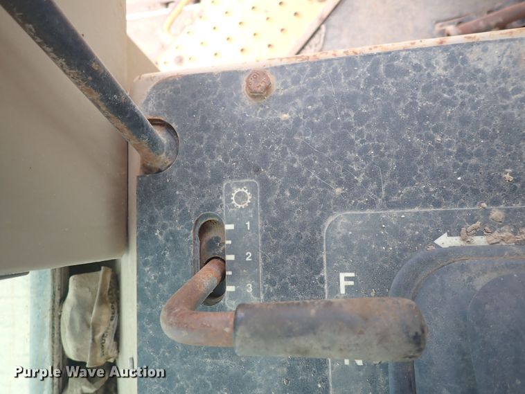 image for item DS7074 1999 John Deere 750C LGP  dozer