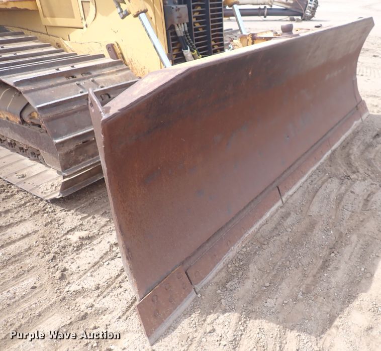 image for item DS7074 1999 John Deere 750C LGP  dozer