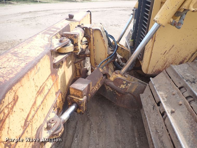 image for item DS7074 1999 John Deere 750C LGP  dozer