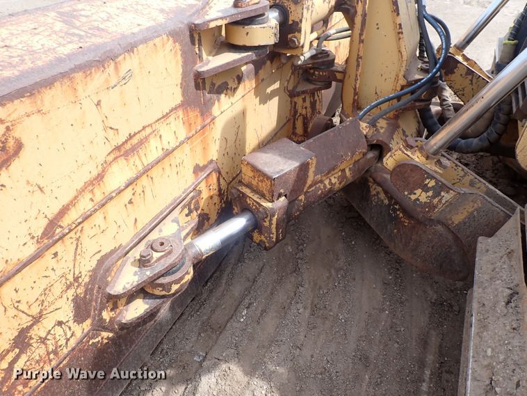 image for item DS7074 1999 John Deere 750C LGP  dozer