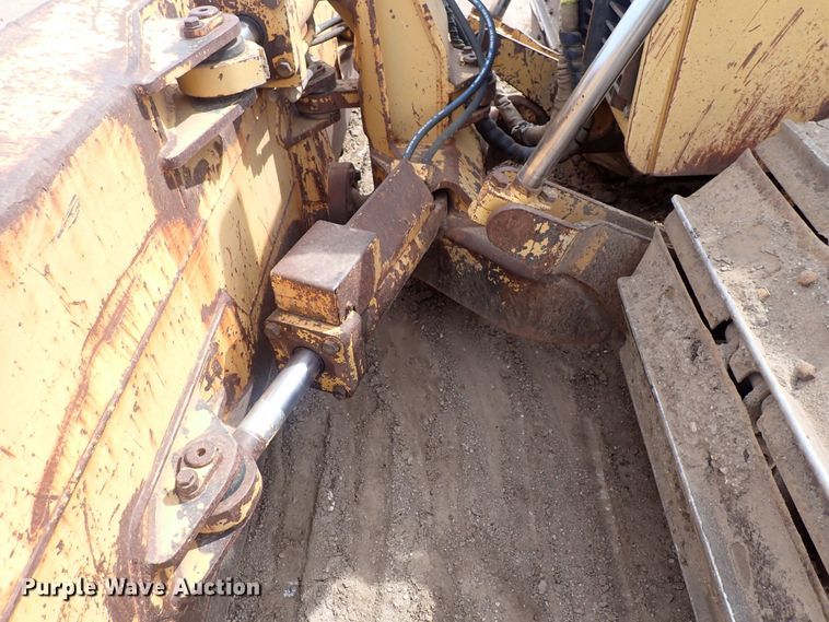 image for item DS7074 1999 John Deere 750C LGP  dozer