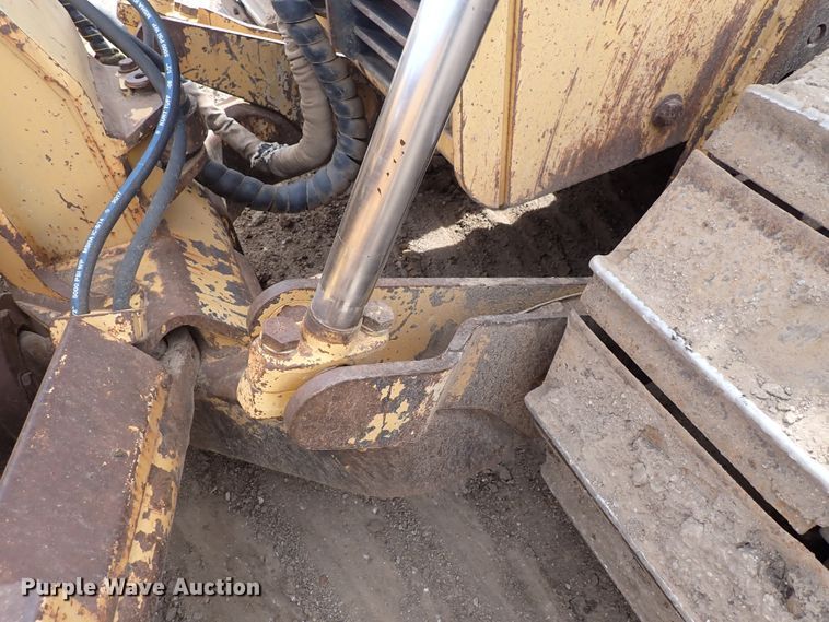 image for item DS7074 1999 John Deere 750C LGP  dozer