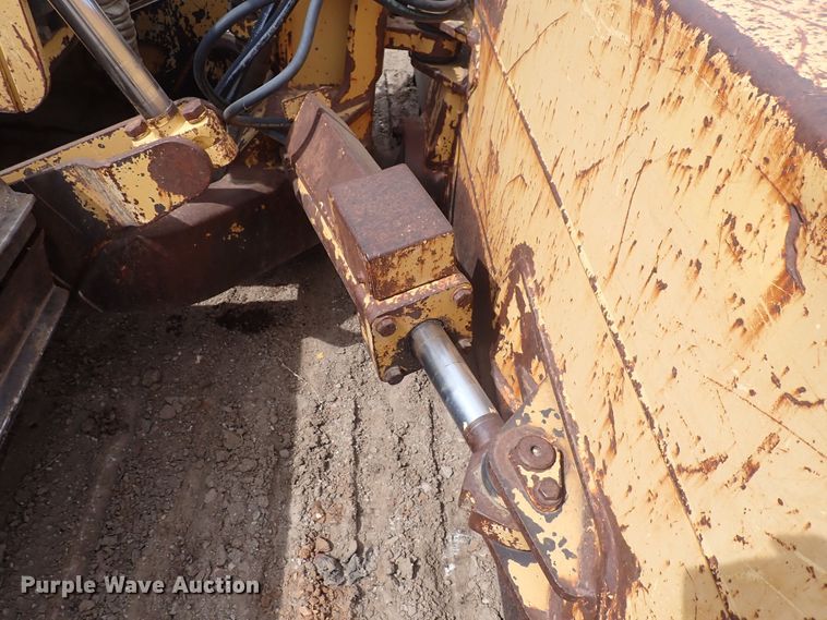 image for item DS7074 1999 John Deere 750C LGP  dozer