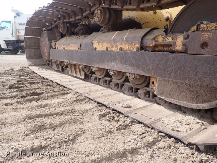 image for item DS7074 1999 John Deere 750C LGP  dozer