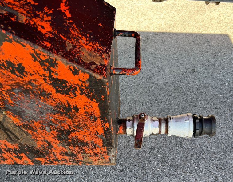 image for item IA9102 2000 International 4700  asphalt patch truck