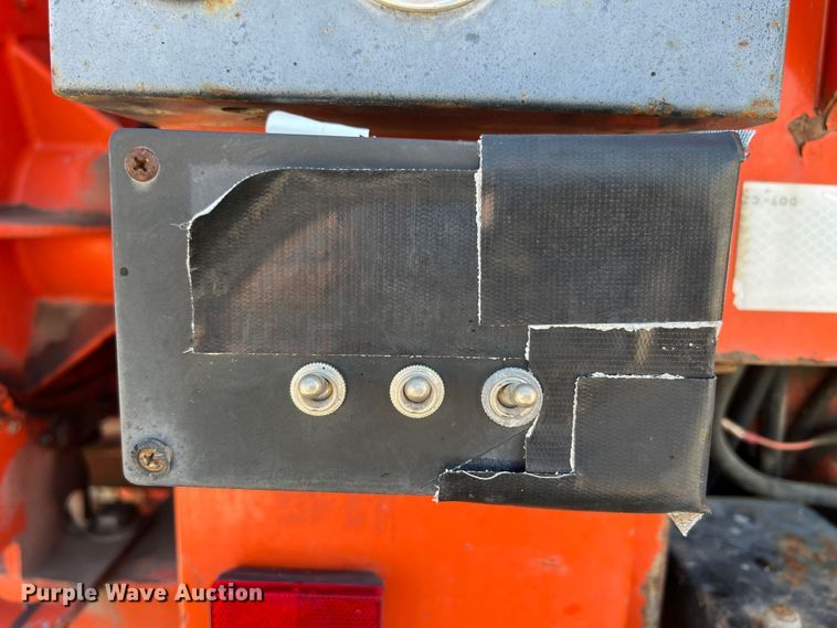 image for item IA9102 2000 International 4700  asphalt patch truck