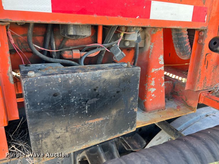 image for item IA9102 2000 International 4700  asphalt patch truck