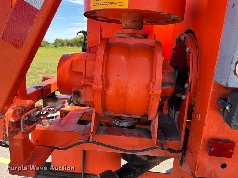 image for item IA9102 2000 International 4700  asphalt patch truck