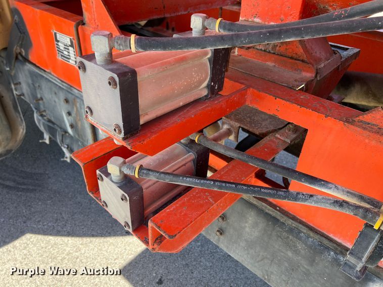 image for item IA9102 2000 International 4700  asphalt patch truck