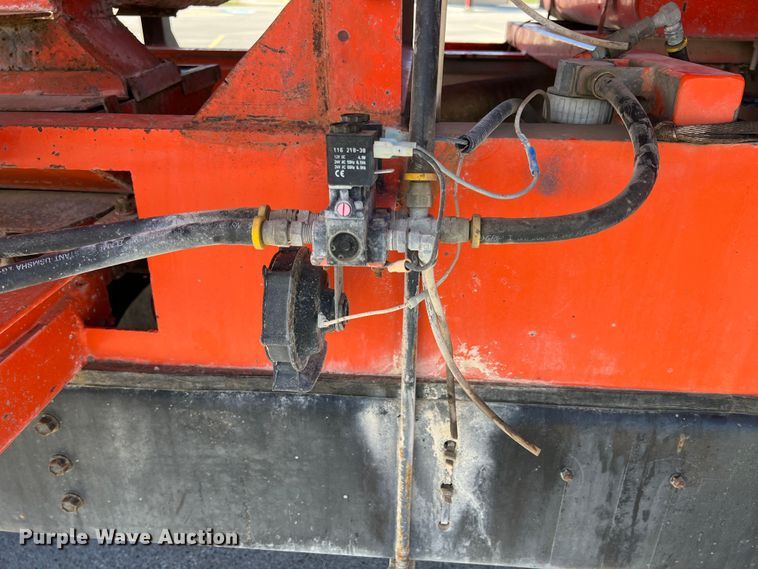 image for item IA9102 2000 International 4700  asphalt patch truck