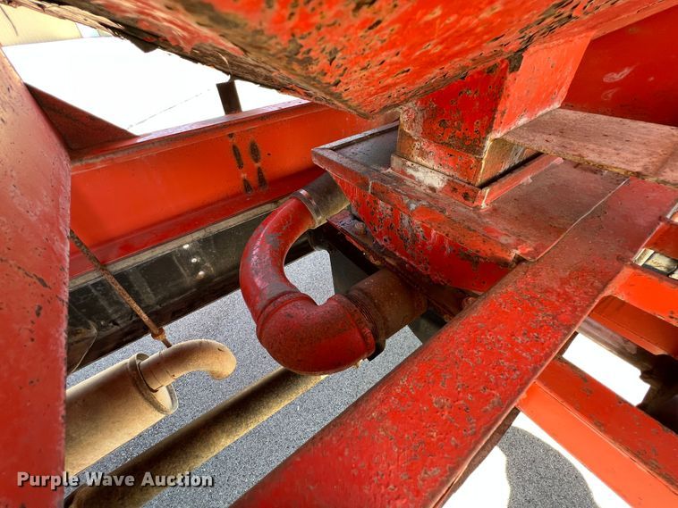 image for item IA9102 2000 International 4700  asphalt patch truck