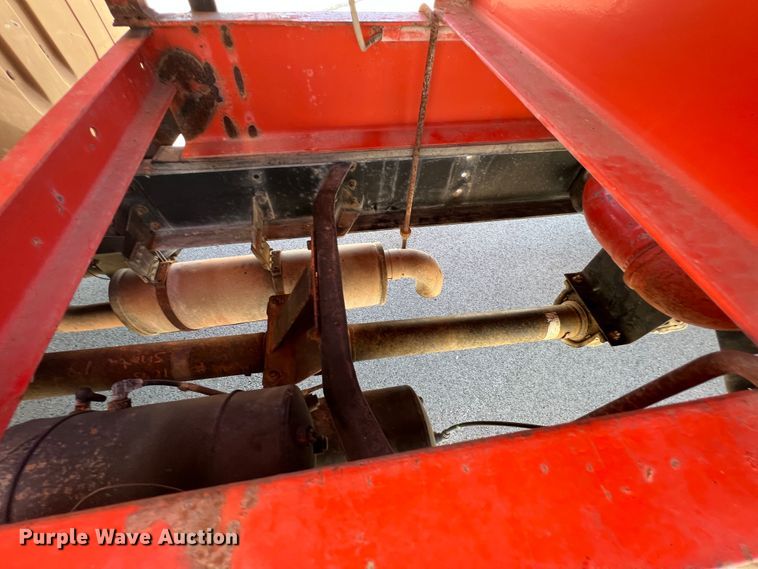 image for item IA9102 2000 International 4700  asphalt patch truck