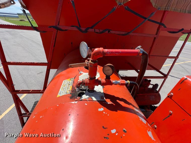 image for item IA9102 2000 International 4700  asphalt patch truck