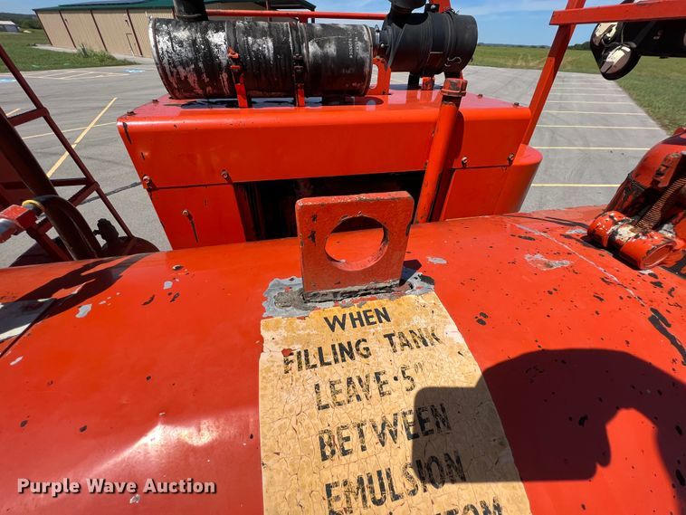 image for item IA9102 2000 International 4700  asphalt patch truck