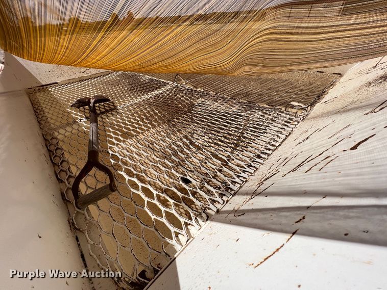 image for item IA9102 2000 International 4700  asphalt patch truck