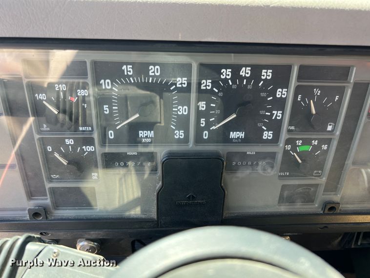 image for item IA9102 2000 International 4700  asphalt patch truck