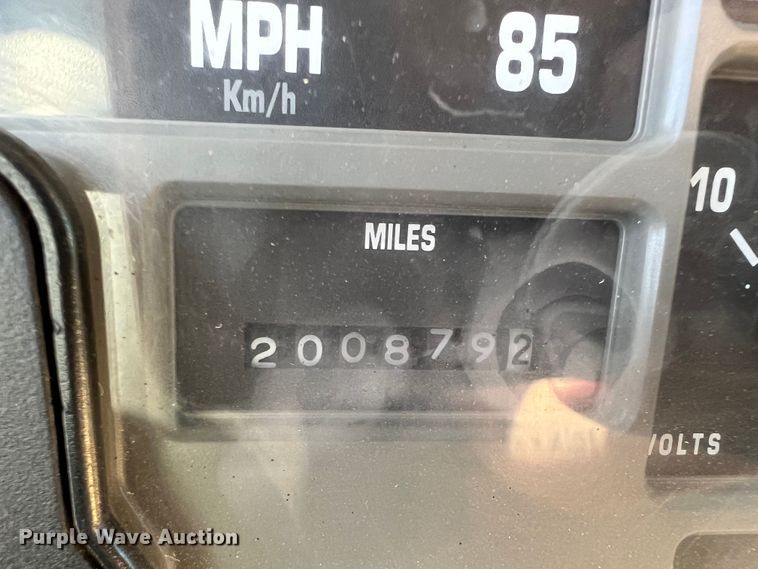 image for item IA9102 2000 International 4700  asphalt patch truck