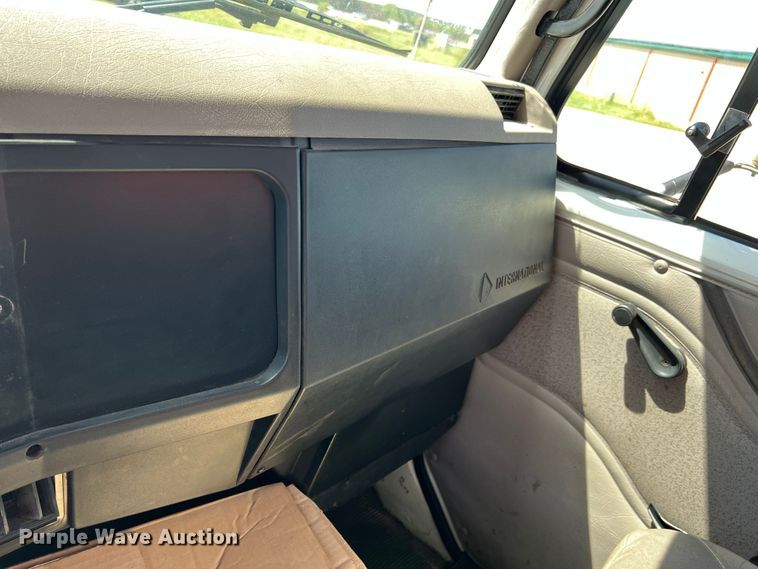 image for item IA9102 2000 International 4700  asphalt patch truck