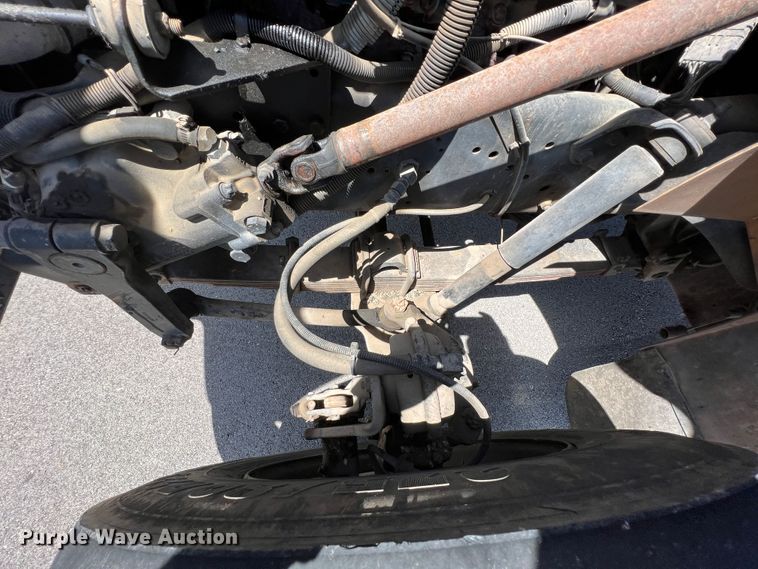 image for item IA9102 2000 International 4700  asphalt patch truck