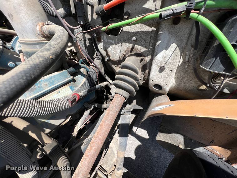 image for item IA9102 2000 International 4700  asphalt patch truck