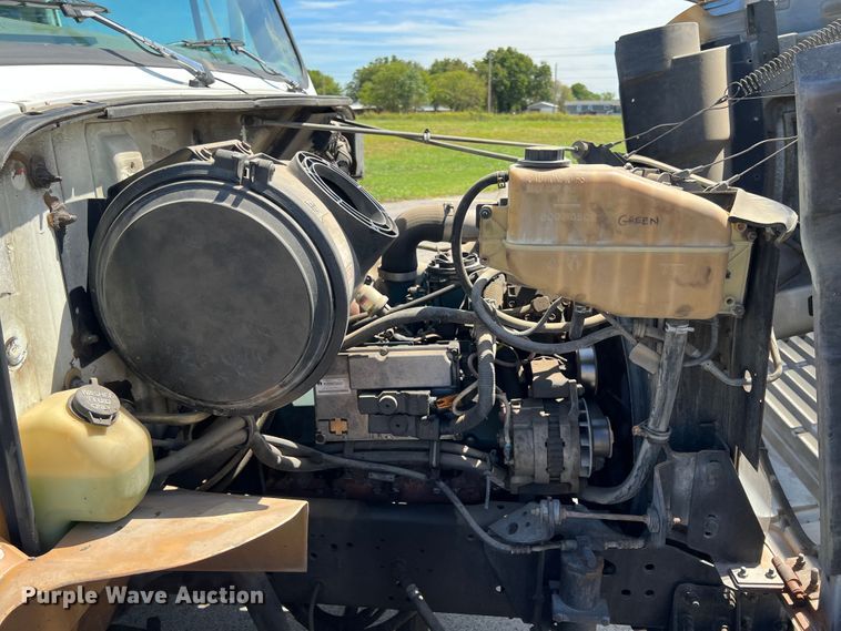 image for item IA9102 2000 International 4700  asphalt patch truck