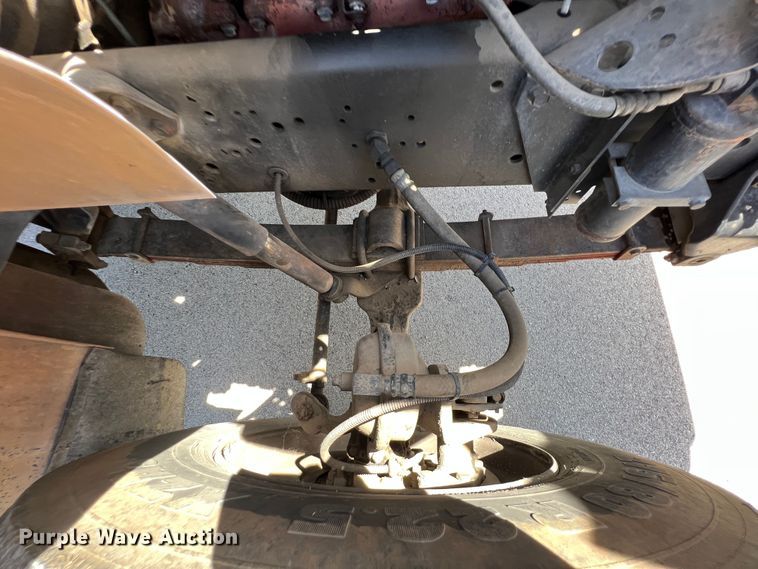 image for item IA9102 2000 International 4700  asphalt patch truck