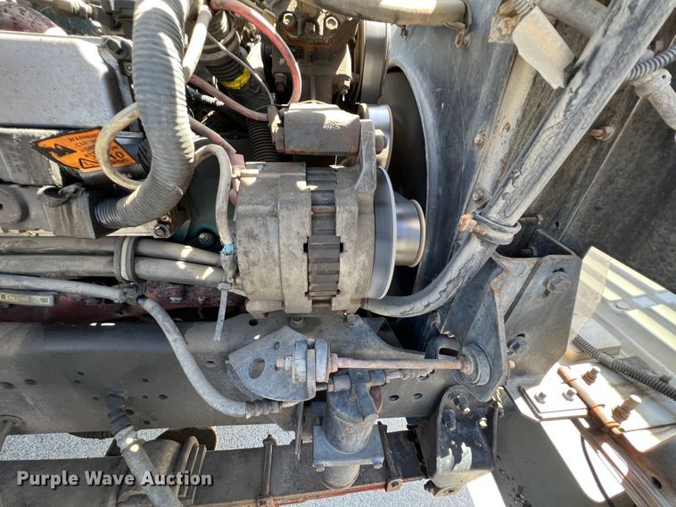 image for item IA9102 2000 International 4700  asphalt patch truck