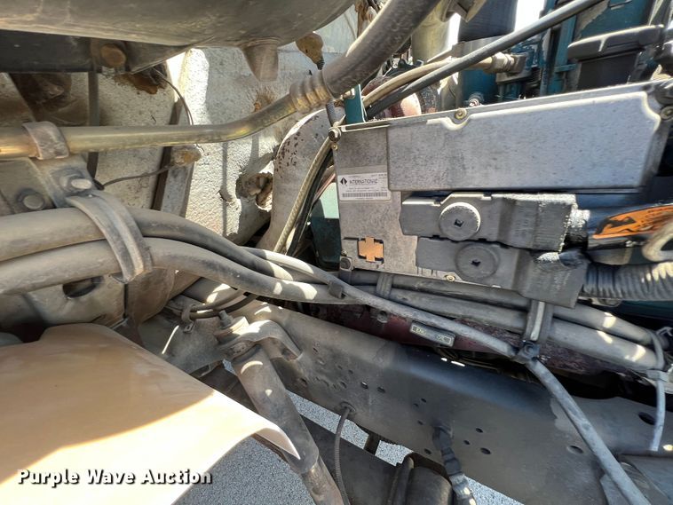 image for item IA9102 2000 International 4700  asphalt patch truck