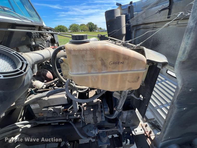 image for item IA9102 2000 International 4700  asphalt patch truck