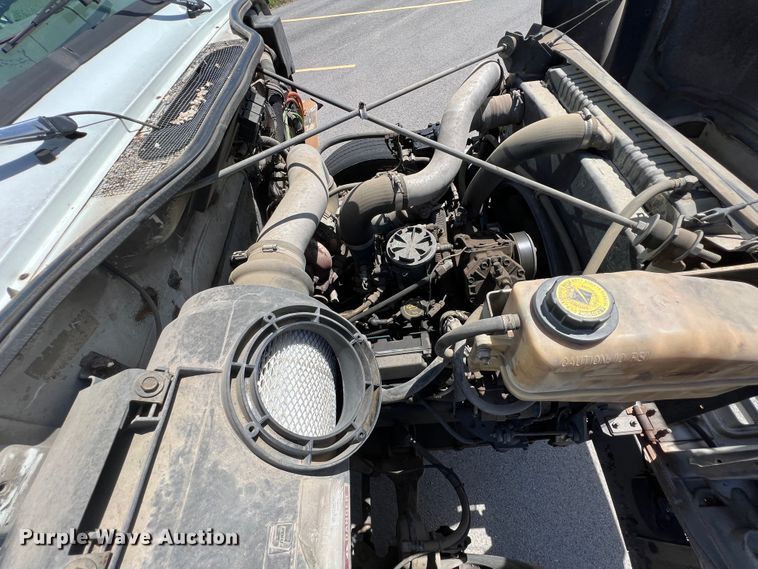 image for item IA9102 2000 International 4700  asphalt patch truck