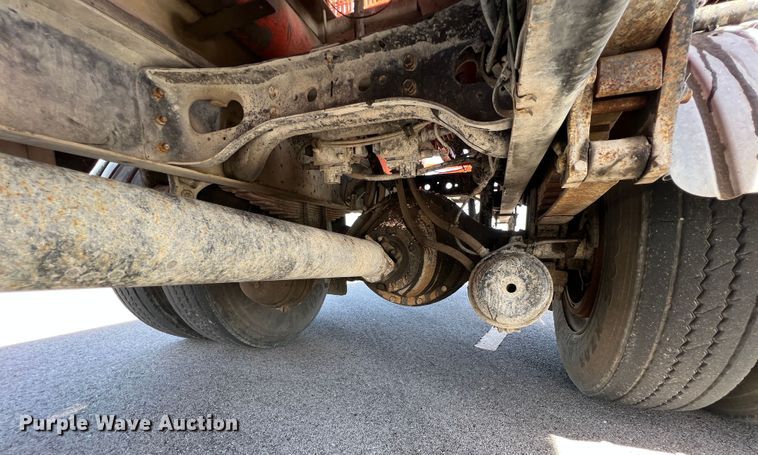 image for item IA9102 2000 International 4700  asphalt patch truck