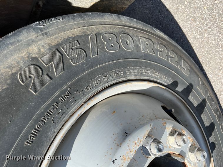 image for item IA9102 2000 International 4700  asphalt patch truck