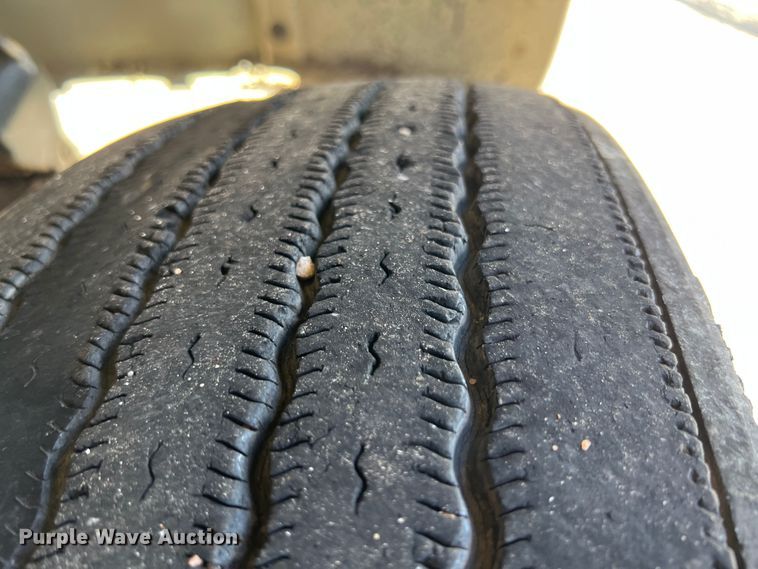 image for item IA9102 2000 International 4700  asphalt patch truck