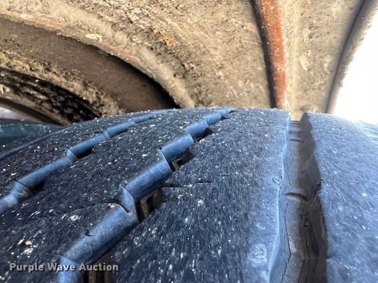 image for item IA9102 2000 International 4700  asphalt patch truck