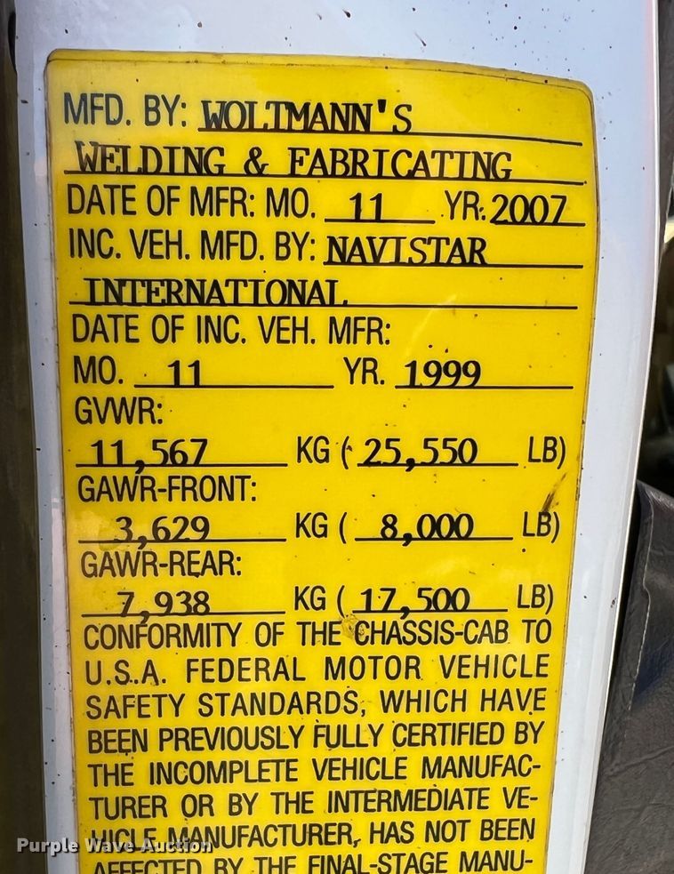 image for item IA9102 2000 International 4700  asphalt patch truck