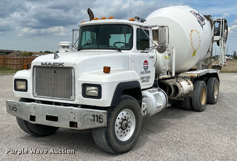 image for item IA9108 1999 Mack RD600  ready mix truck